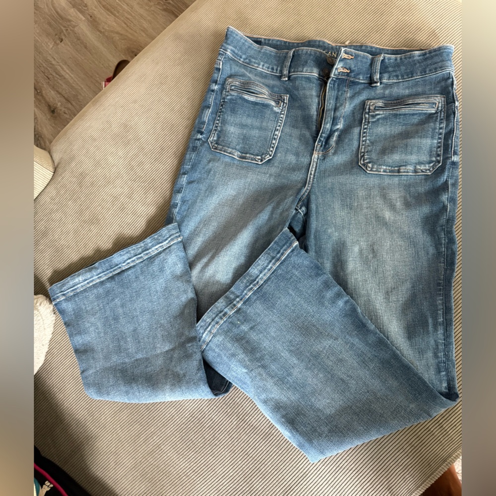 American Eagle Outfitters Light Blue Relaxed Jeans NWOT size 16